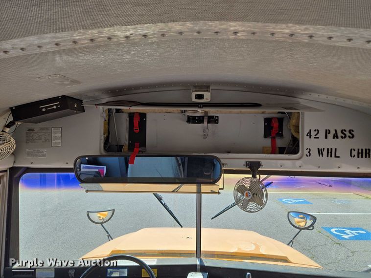 image for item EU3916 1999 International 3800 school bus