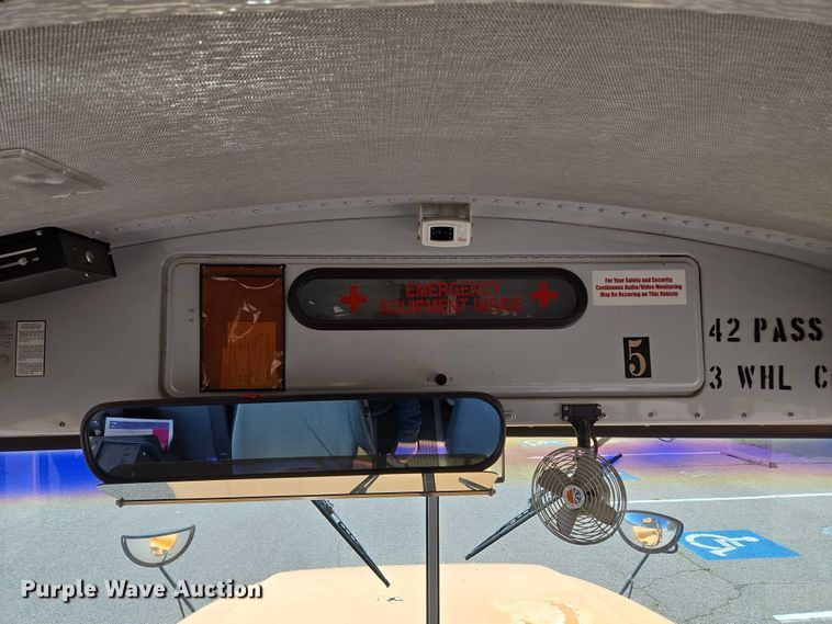 image for item EU3916 1999 International 3800 school bus