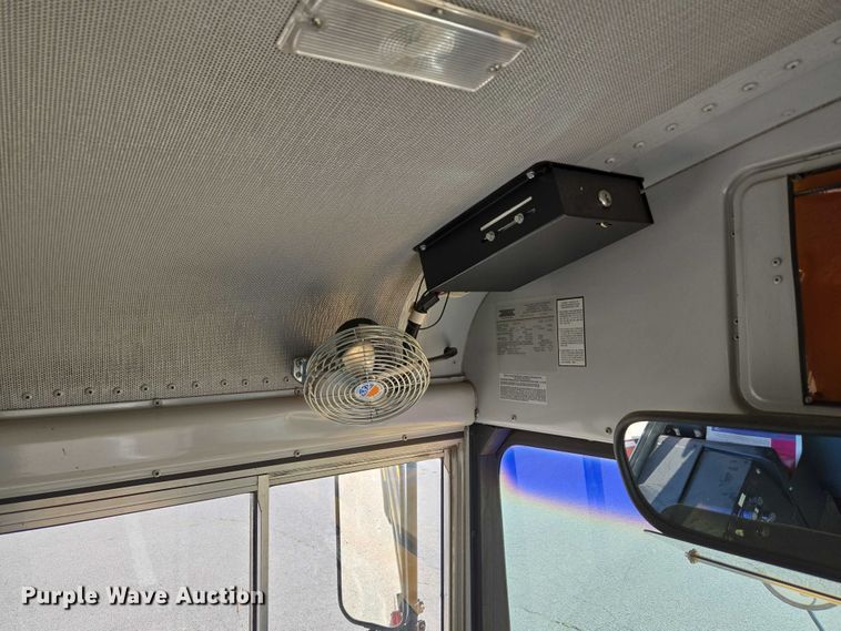 image for item EU3916 1999 International 3800 school bus