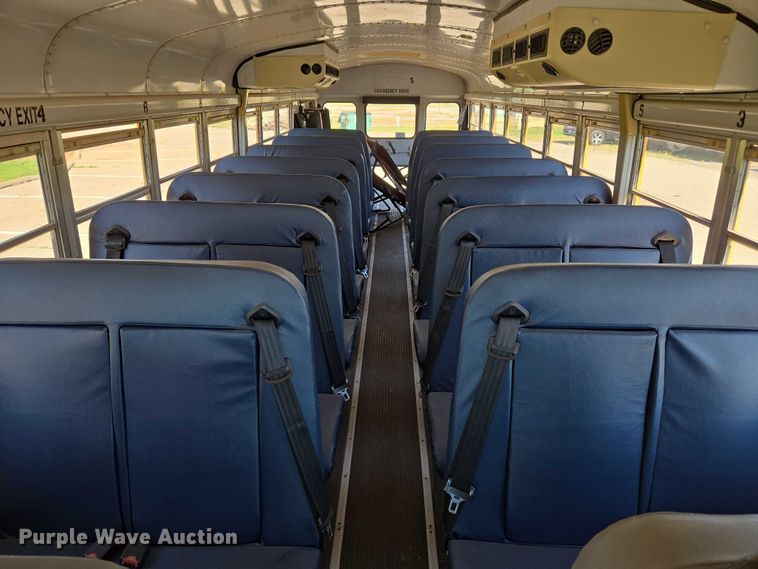 image for item EU3916 1999 International 3800 school bus