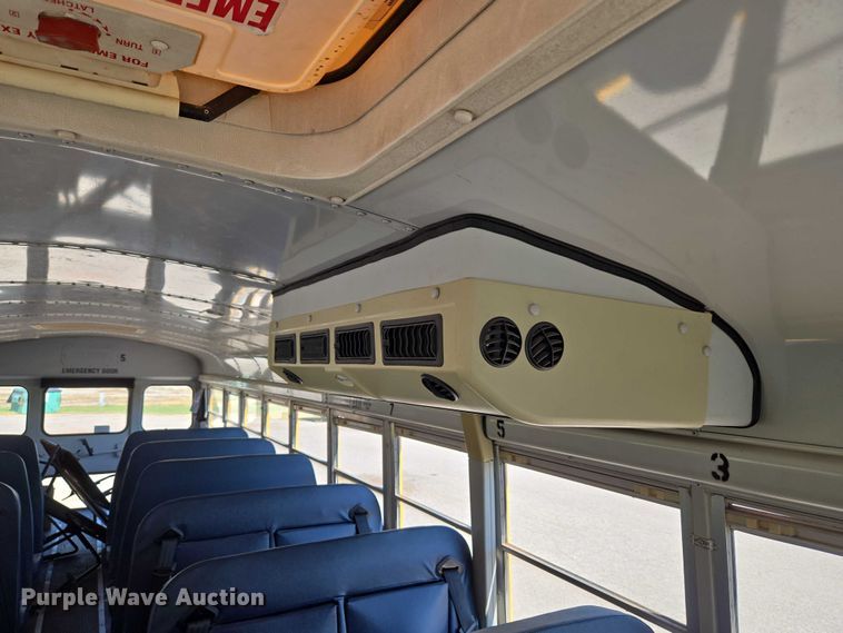 image for item EU3916 1999 International 3800 school bus