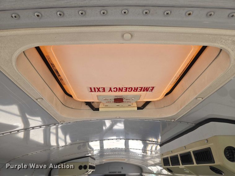 image for item EU3916 1999 International 3800 school bus