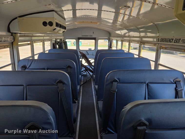 image for item EU3916 1999 International 3800 school bus