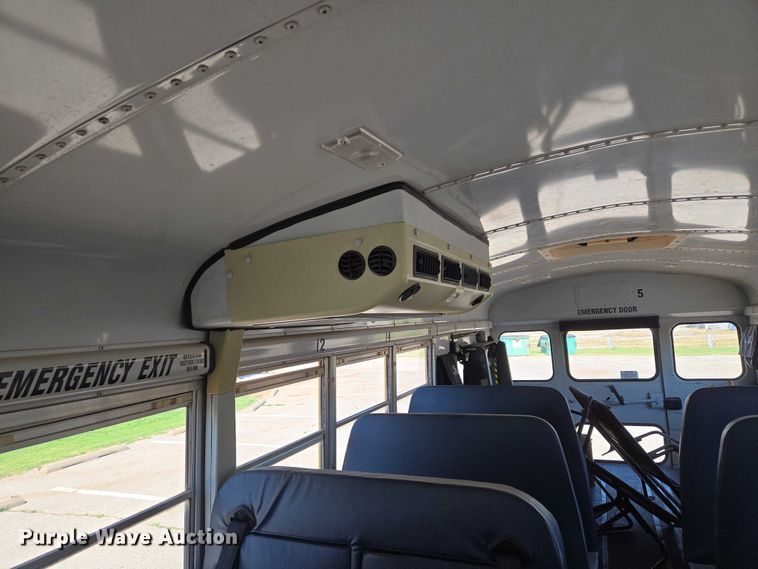 image for item EU3916 1999 International 3800 school bus