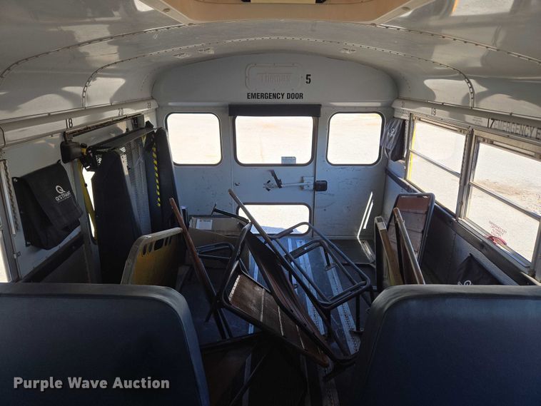 image for item EU3916 1999 International 3800 school bus