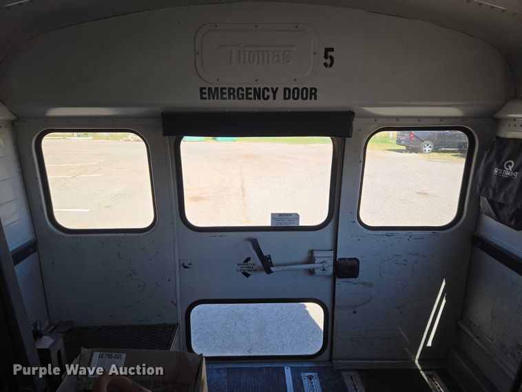 image for item EU3916 1999 International 3800 school bus