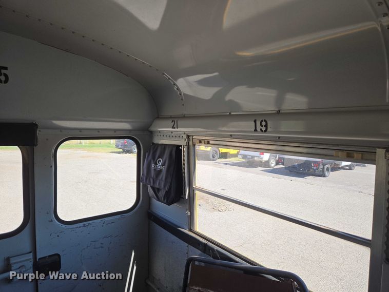 image for item EU3916 1999 International 3800 school bus