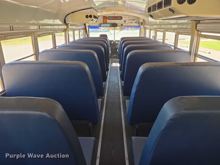 image for item EU3916 1999 International 3800 school bus