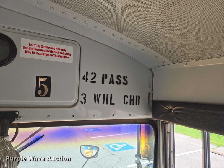 image for item EU3916 1999 International 3800 school bus