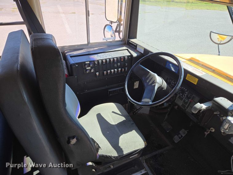 image for item EU3916 1999 International 3800 school bus