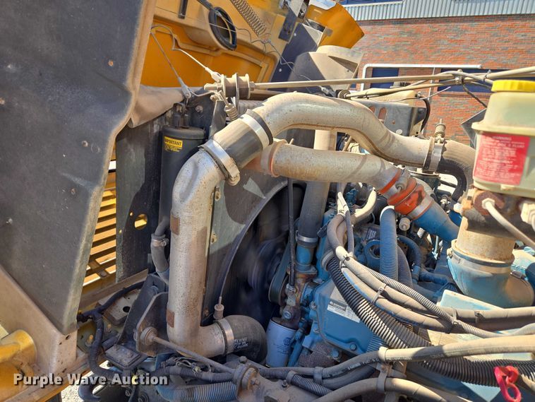 image for item EU3916 1999 International 3800 school bus