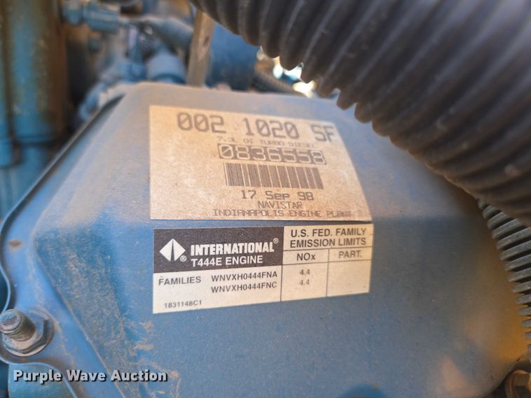 image for item EU3916 1999 International 3800 school bus