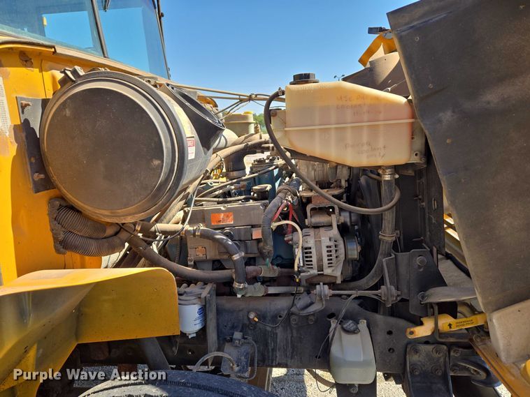 image for item EU3916 1999 International 3800 school bus