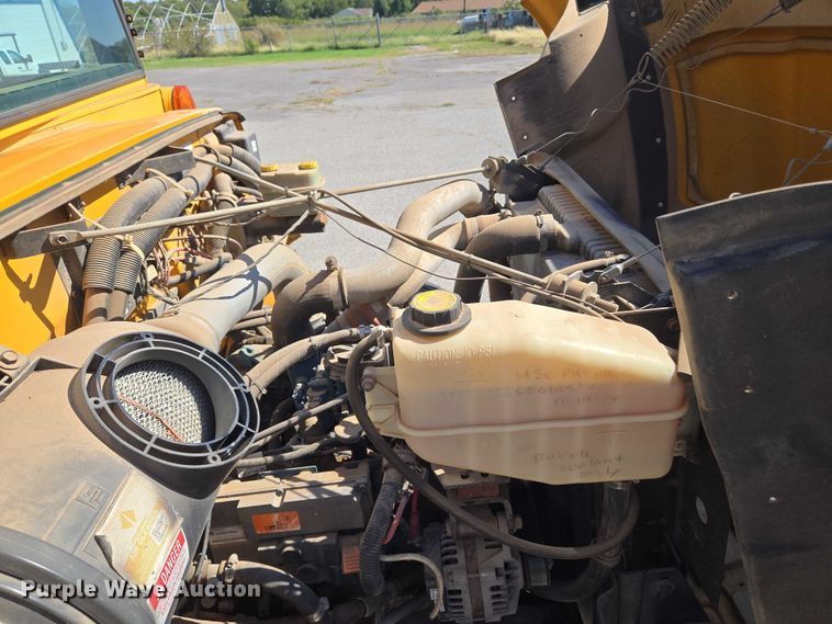 image for item EU3916 1999 International 3800 school bus