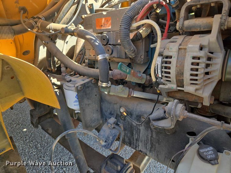 image for item EU3916 1999 International 3800 school bus