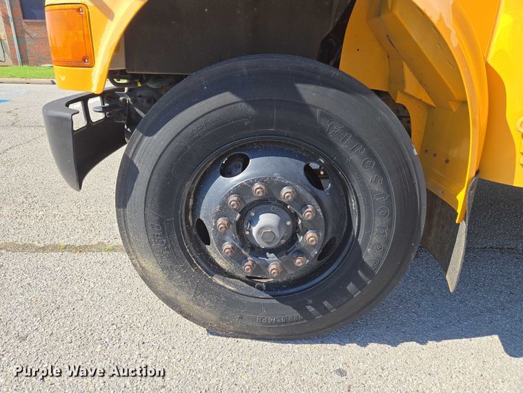 image for item EU3916 1999 International 3800 school bus