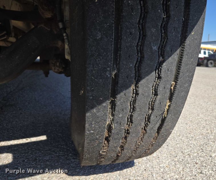 image for item EU3916 1999 International 3800 school bus