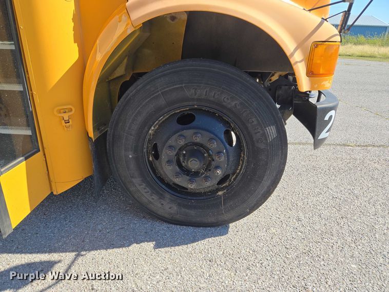 image for item EU3916 1999 International 3800 school bus