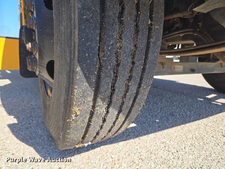 image for item EU3916 1999 International 3800 school bus