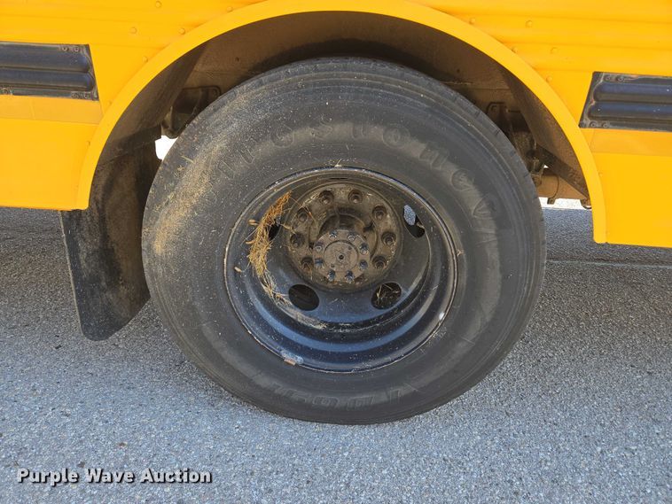 image for item EU3916 1999 International 3800 school bus