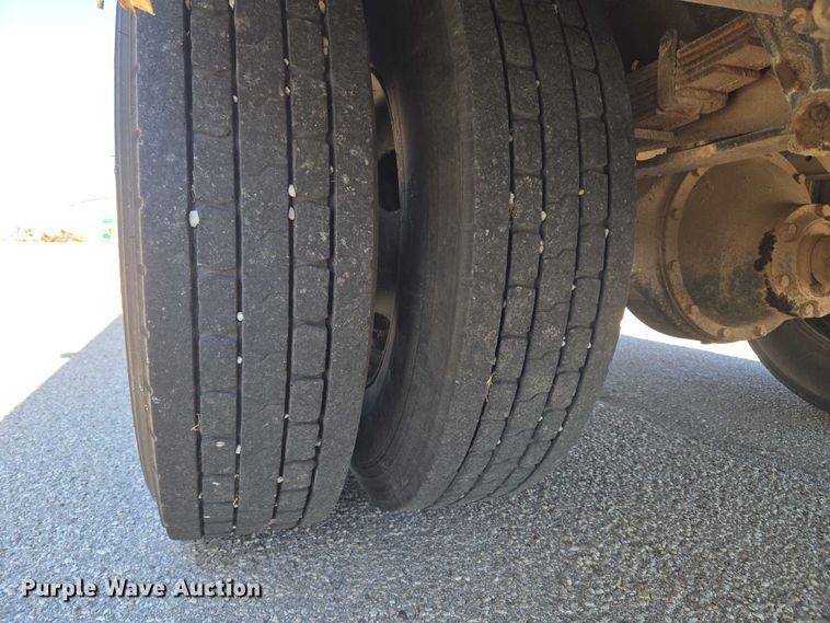 image for item EU3916 1999 International 3800 school bus