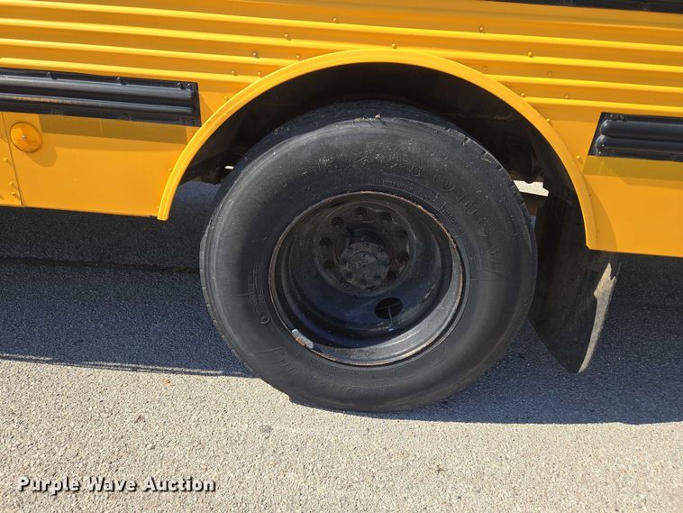 image for item EU3916 1999 International 3800 school bus