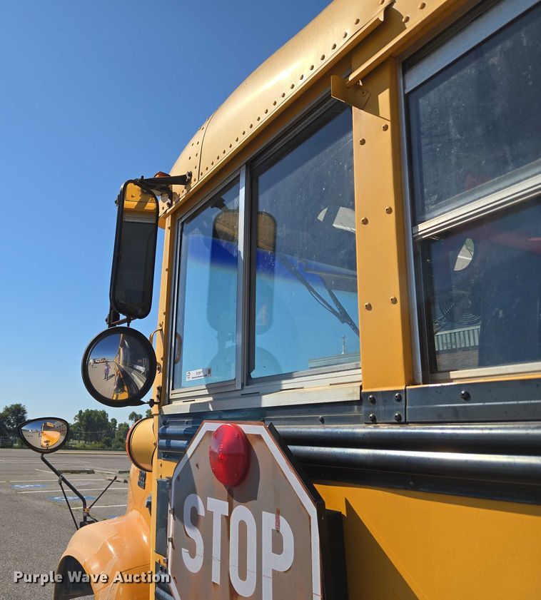 image for item EU3917 1999 International 3800 school bus