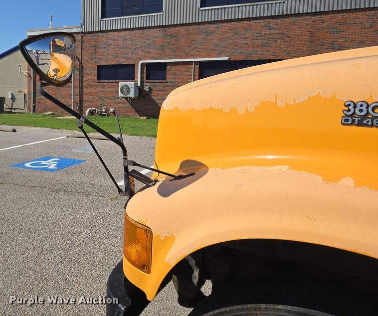 image for item EU3917 1999 International 3800 school bus