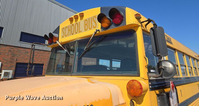 image for item EU3917 1999 International 3800 school bus