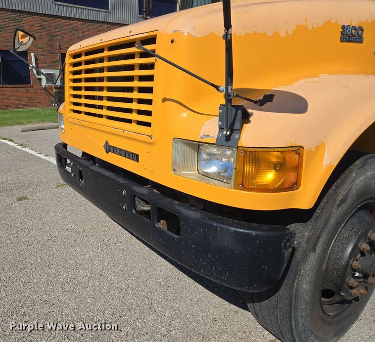 image for item EU3917 1999 International 3800 school bus