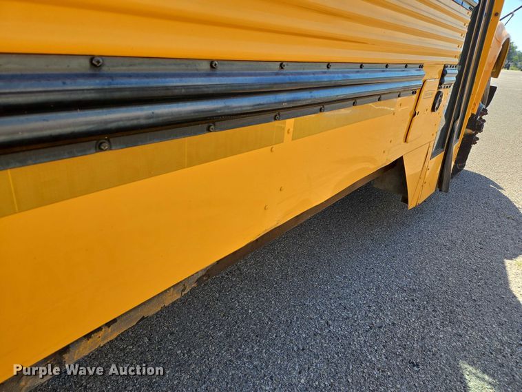 image for item EU3917 1999 International 3800 school bus