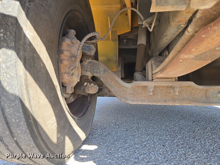 image for item EU3917 1999 International 3800 school bus