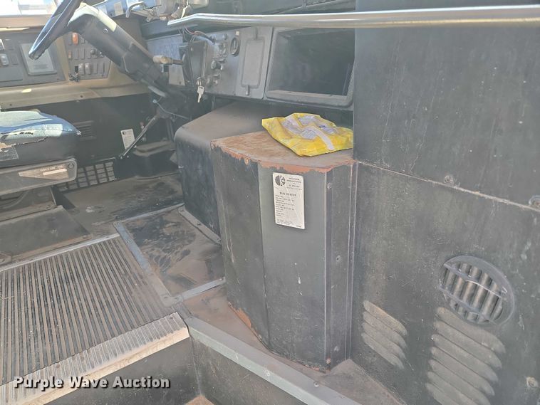 image for item EU3917 1999 International 3800 school bus