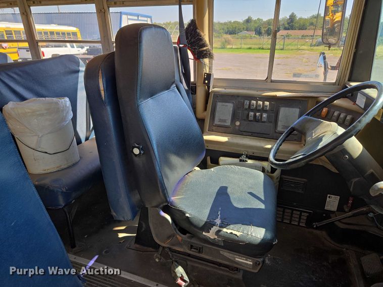 image for item EU3917 1999 International 3800 school bus