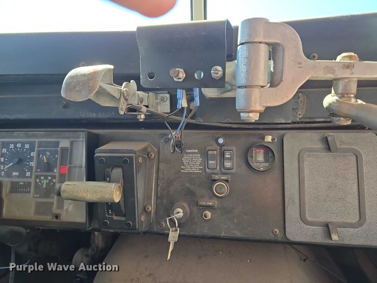 image for item EU3917 1999 International 3800 school bus