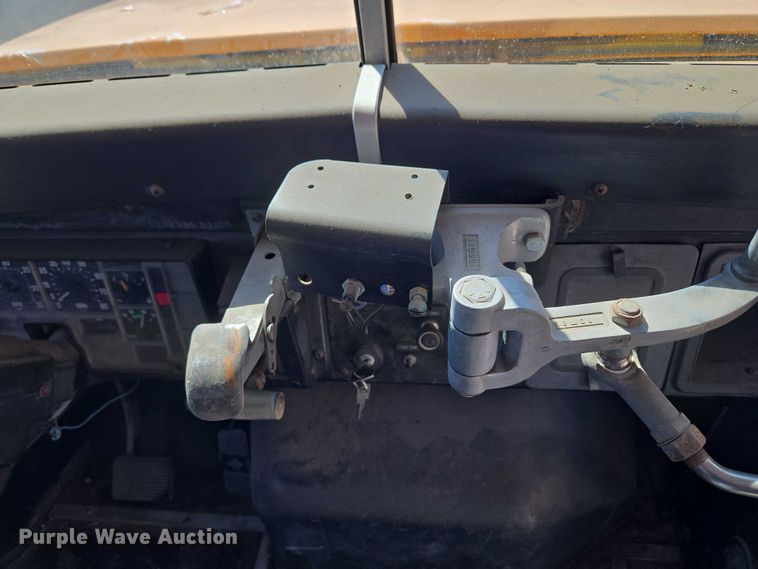 image for item EU3917 1999 International 3800 school bus