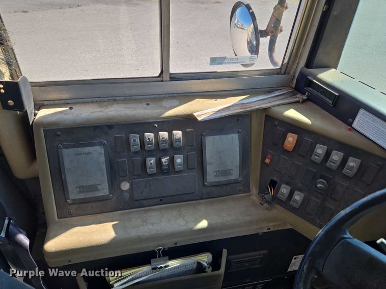 image for item EU3917 1999 International 3800 school bus