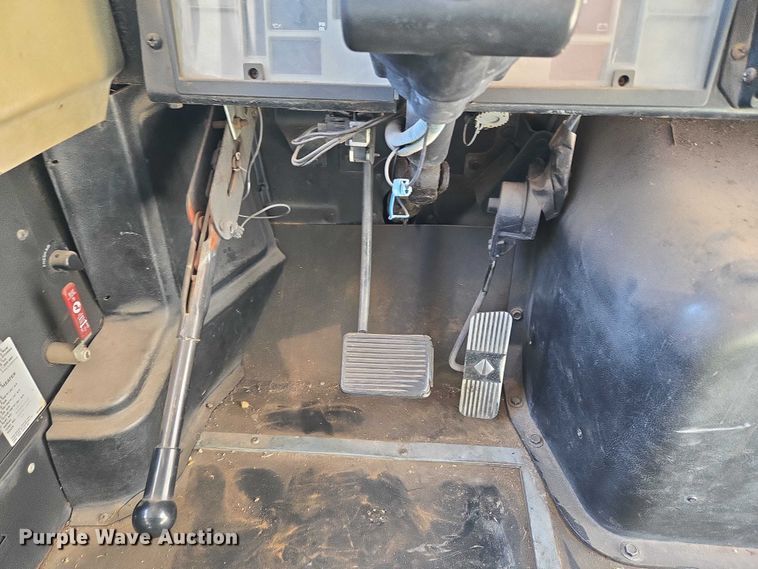 image for item EU3917 1999 International 3800 school bus