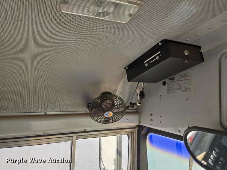 image for item EU3917 1999 International 3800 school bus