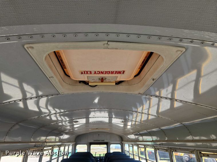 image for item EU3917 1999 International 3800 school bus