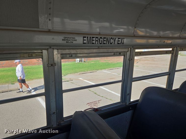 image for item EU3917 1999 International 3800 school bus