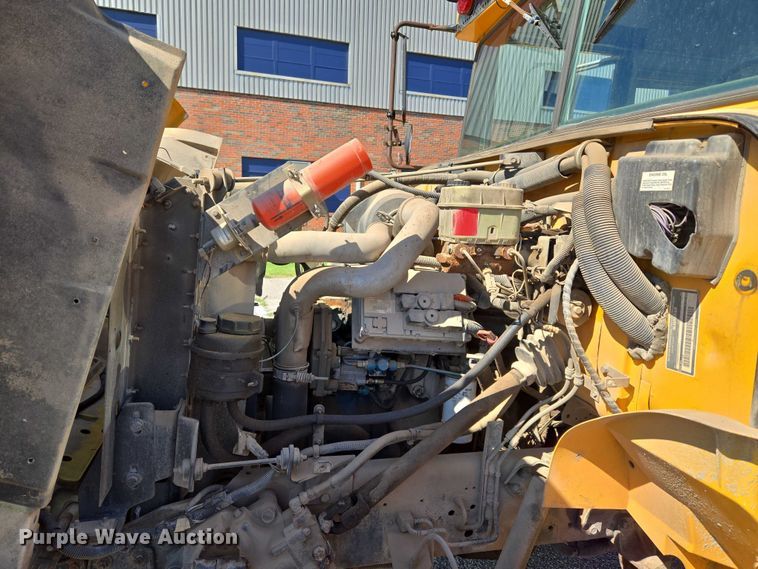 image for item EU3917 1999 International 3800 school bus