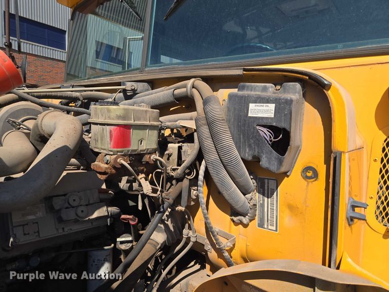 image for item EU3917 1999 International 3800 school bus