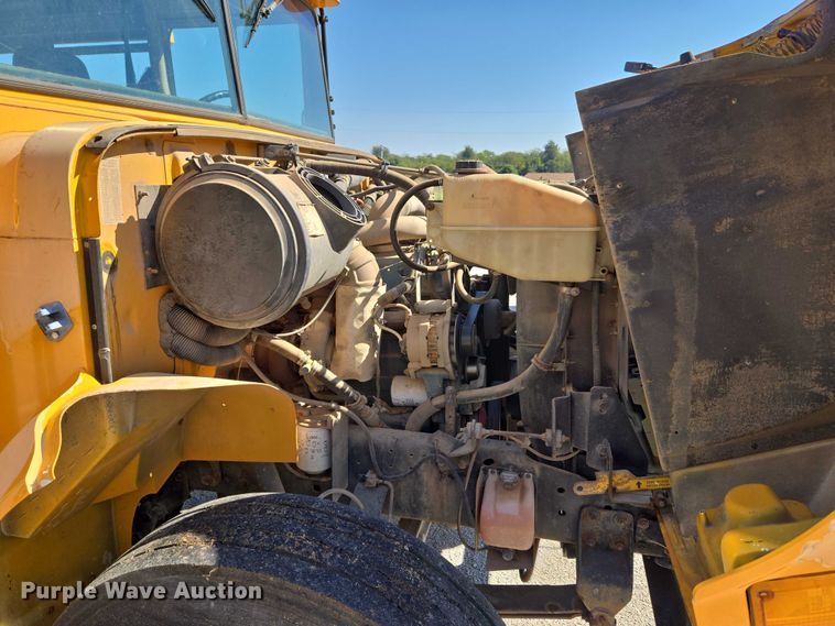 image for item EU3917 1999 International 3800 school bus