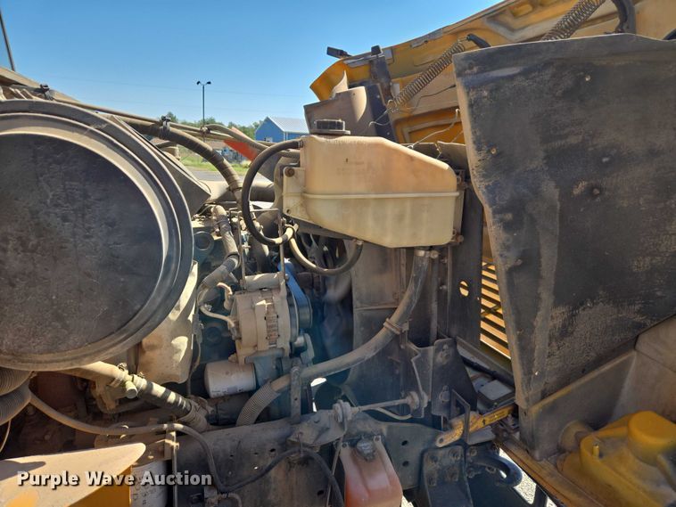 image for item EU3917 1999 International 3800 school bus