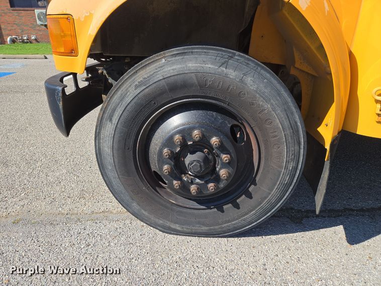image for item EU3917 1999 International 3800 school bus