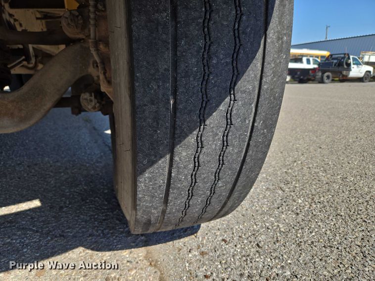 image for item EU3917 1999 International 3800 school bus