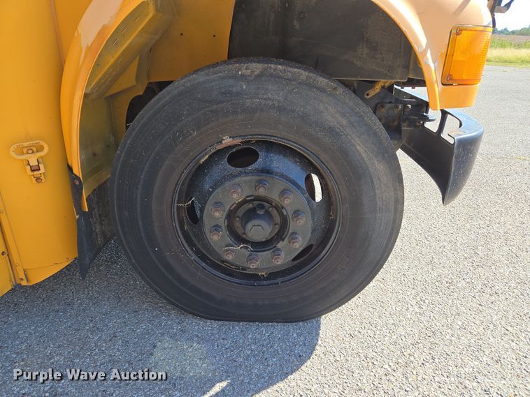 image for item EU3917 1999 International 3800 school bus