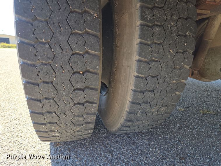 image for item EU3917 1999 International 3800 school bus