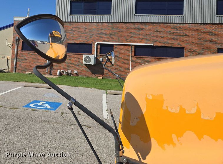 image for item EU3918 1999 International 3800 school bus